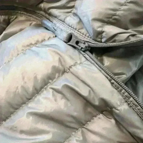 Uniqlo packable Grey Puffy Zip up coat size Medium - Picture 6 of 11